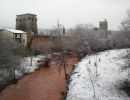Vista Covarrubias Invierno con el río como chocolate por las lluvias previas